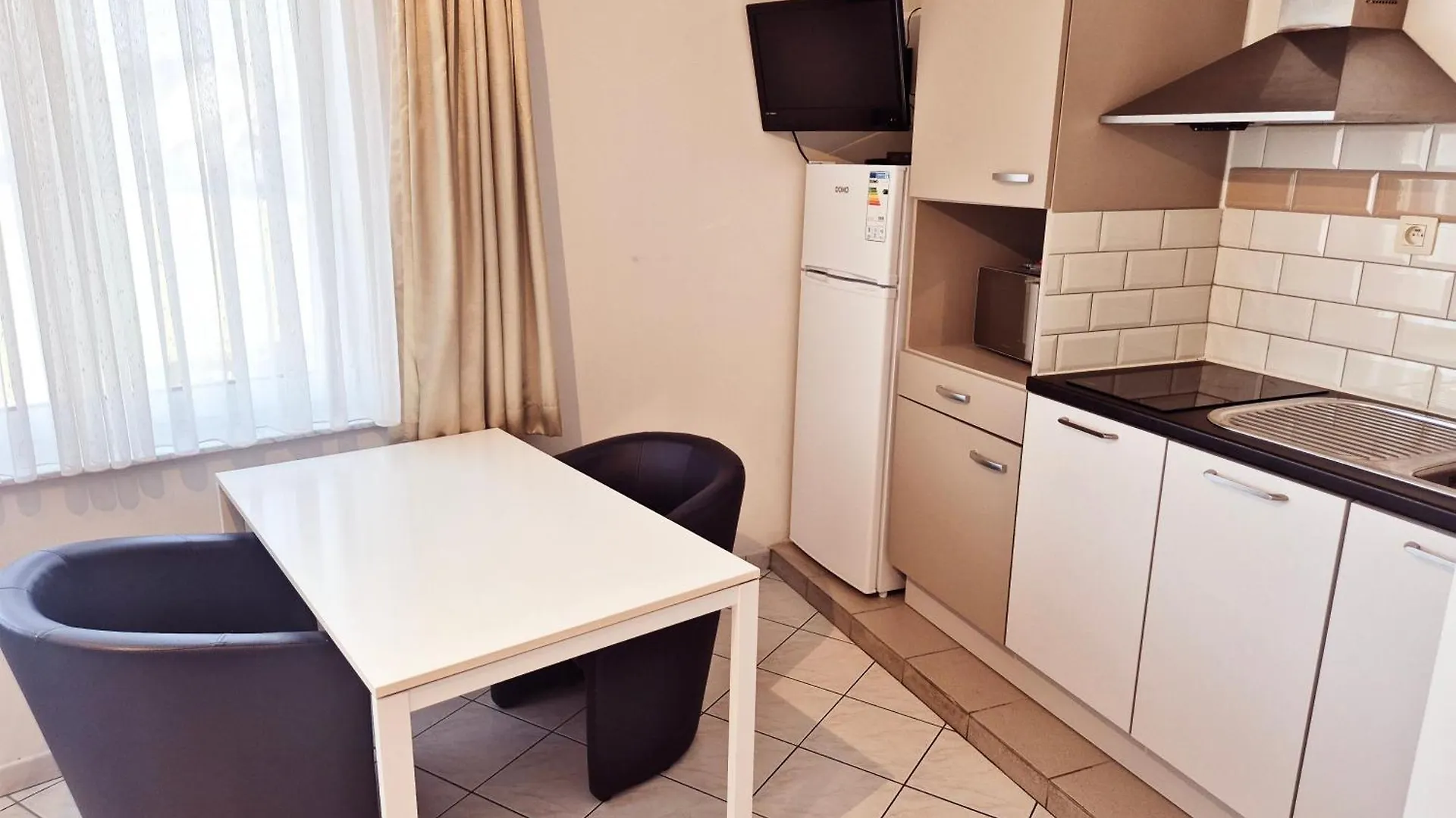 Flatpolis Brussels Airport Budget ديجم 0*,
